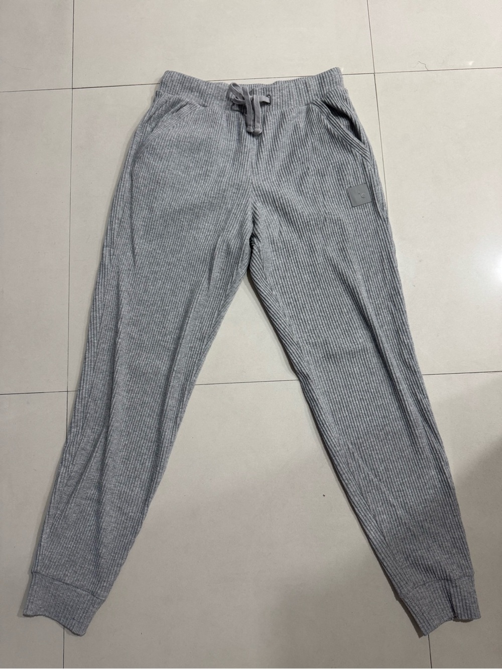 ALO Yoga Women's Ribbed Gray Jogger Sweatpants